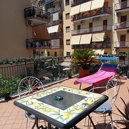 La Terrazza Di Monica & Teresa Портичи
