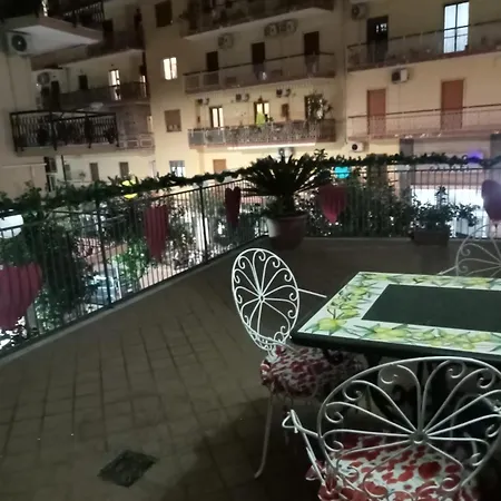 La Terrazza Di Monica & Teresa Портичи