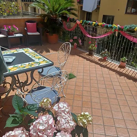 La Terrazza Di Monica & Teresa Портичи